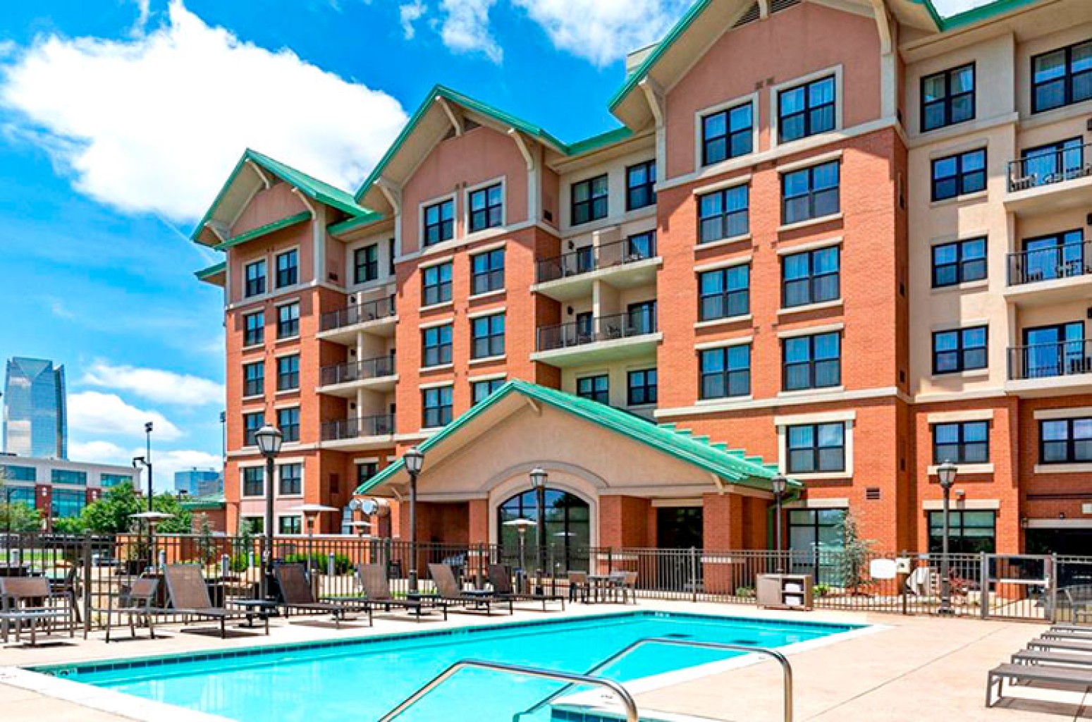 Votantes de OKC aprueban el aumento del impuesto hotelero