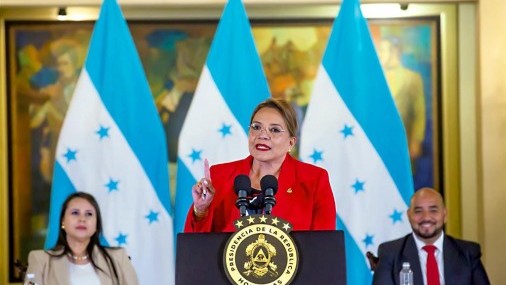 Fundación de migrantes hondureños en EE.UU. pide la renuncia de la presidenta de Honduras