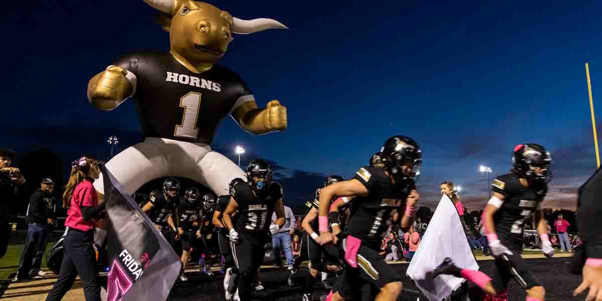 T-Mobile corona a Inola High School como la ganadora de la competencia Friday Night 5G Lights