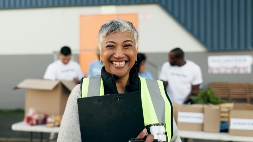 Los estadounidenses dan prioridad a dar, incluso cuando se ven presionados por la incertidumbre económica