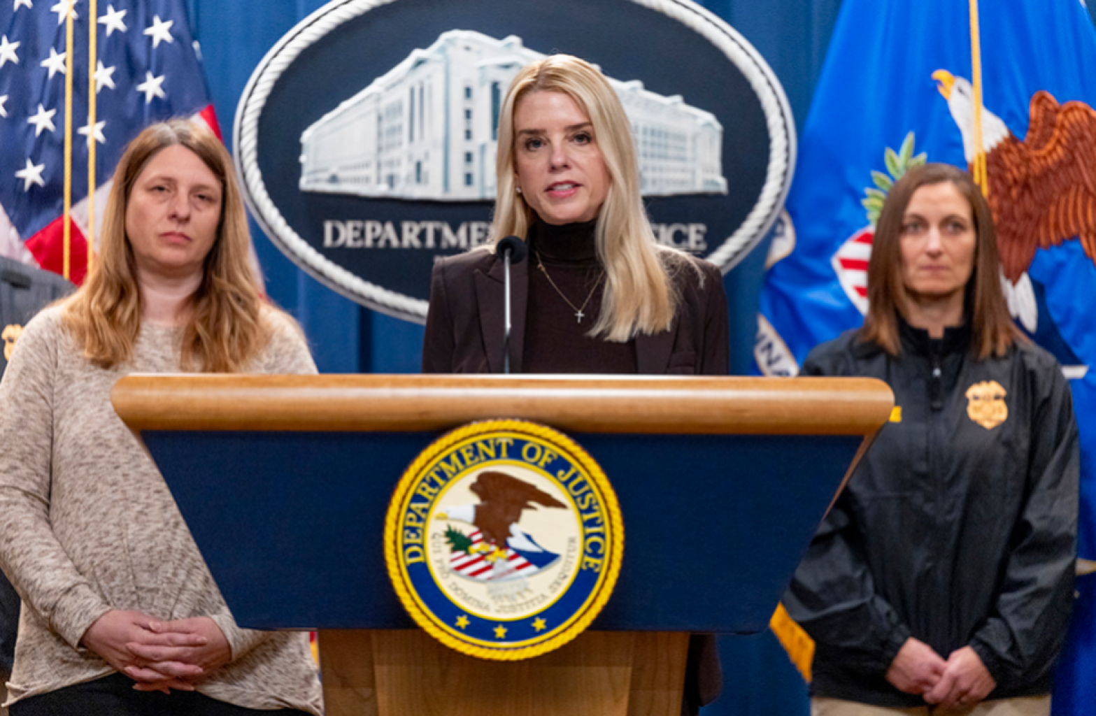 Fiscal de EEUU demanda a Nueva York por permitir a indocumentados obtener licencias de conducir