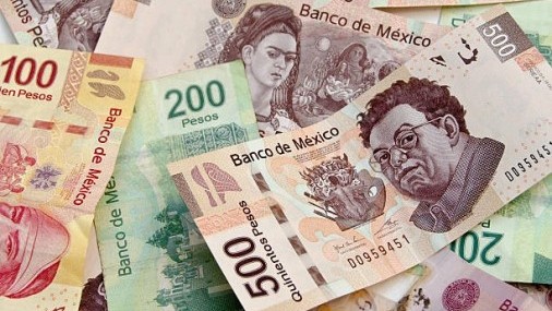 Peso Mexicano retrocede; persisten dudas sobre crecimiento 