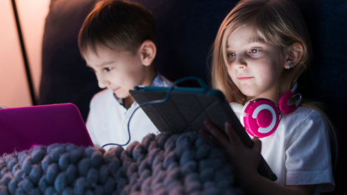 Crianza en la era digital: proteger a nuestros hijos sin aislarlos Crianza en la era digital: proteger a nuestros hijos sin aislarlos