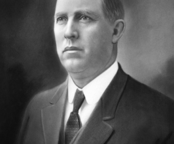 Monumento honra a líder de la ciudad  “Charles Gasham Jones”