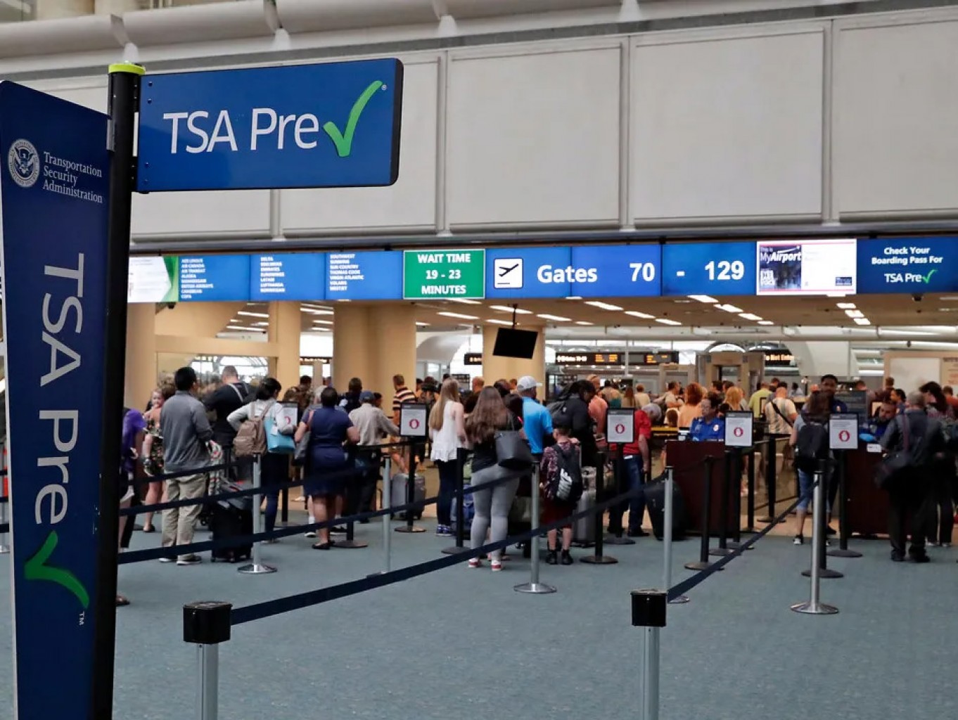 El DHS y TSA ponen a las familias primero con la campana: "Familias sobre la marcha"