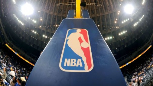 Consejos para compensar el costo de ser fanático esta temporada de baloncesto 