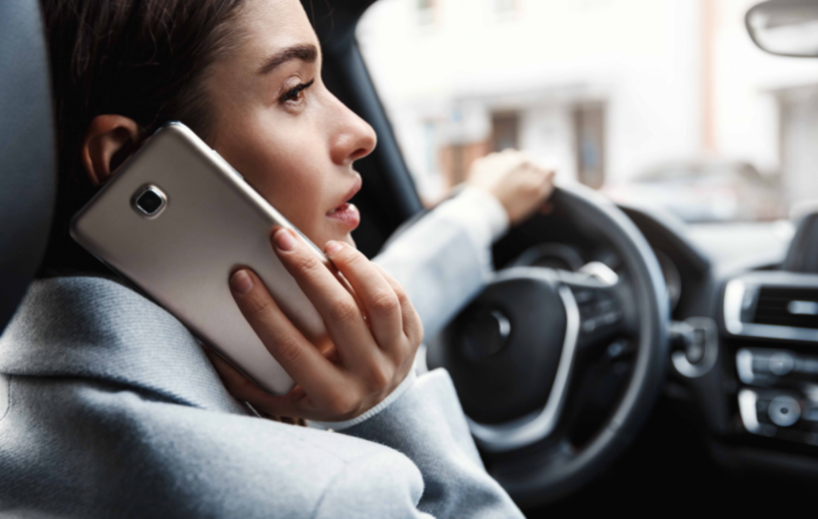 Manos Libres: Nueva Ley Limita el uso de los Celulares