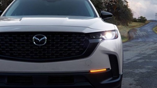 Mazda CX-50 Híbrido Premium del 2026, un SUV elegante y versátil