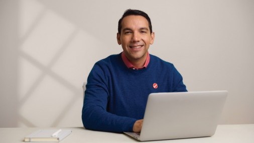 ¿Trabajo, vacaciones o ambos? Así impacta en tus impuestos