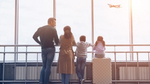 Estate atento a los estafadores mientras viajes por las fiestas