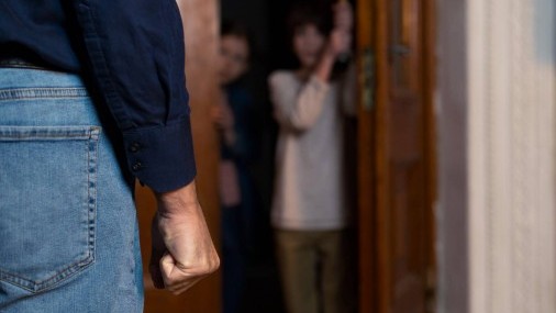 El Senado de Oklahoma exige GPS para agresores de violencia doméstica