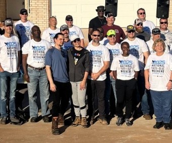 Inmigrantes cubanos celebra la dedicación de Habitat Home