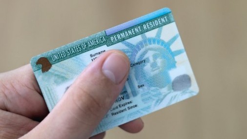 Aumentan el veto de préstamos de negocios a inmigrantes y residentes con ‘green card’