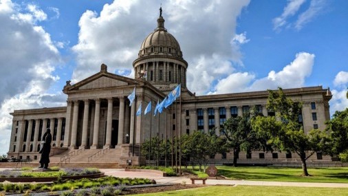 Reformas legislativas en Oklahoma avanzan entre respaldo y críticas