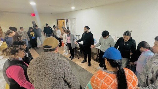 Fe en Acción: Iglesia Familia Emmanuel Alimenta y Reconforta a 250 Personas Sin Hogar