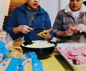 Fe en Acción: Iglesia Familia Emmanuel Alimenta y Reconforta a 250 Personas Sin Hogar