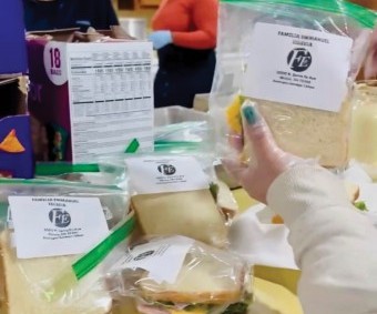 Fe en Acción: Iglesia Familia Emmanuel Alimenta y Reconforta a 250 Personas Sin Hogar