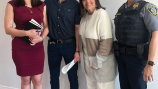 Inmigrantes cubanos celebra la dedicación de Habitat Home