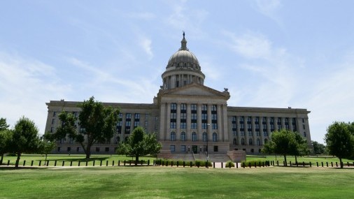 Nuevas Leyes en Oklahoma redefinen justicia, educación y debate social