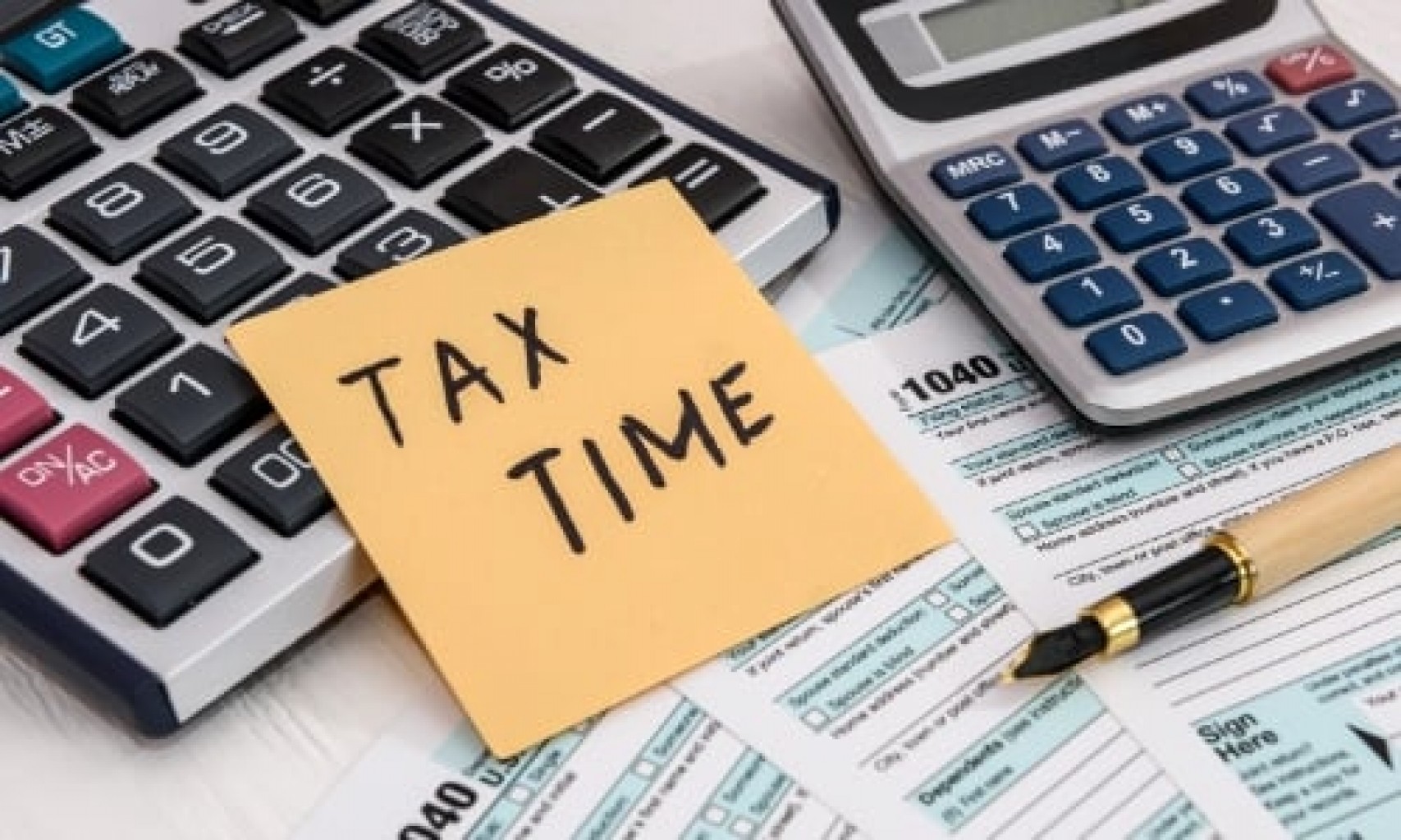 Lo que los Contribuyentes Latinos necesitan para declarar sus impuestos de 2025