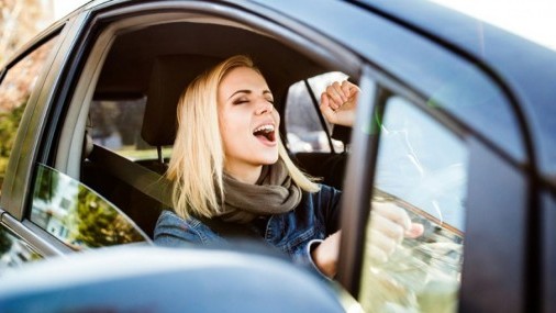 Los que no completaron una formación formal de conducción, se ven involucrados en más accidentes