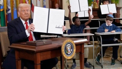 Aprueban medida que pide la abolición del Departamento de Educación en Estados Unidos