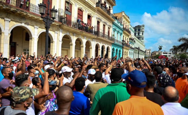 EXPERTOS DEBATEN EL FUTURO DE CUBA