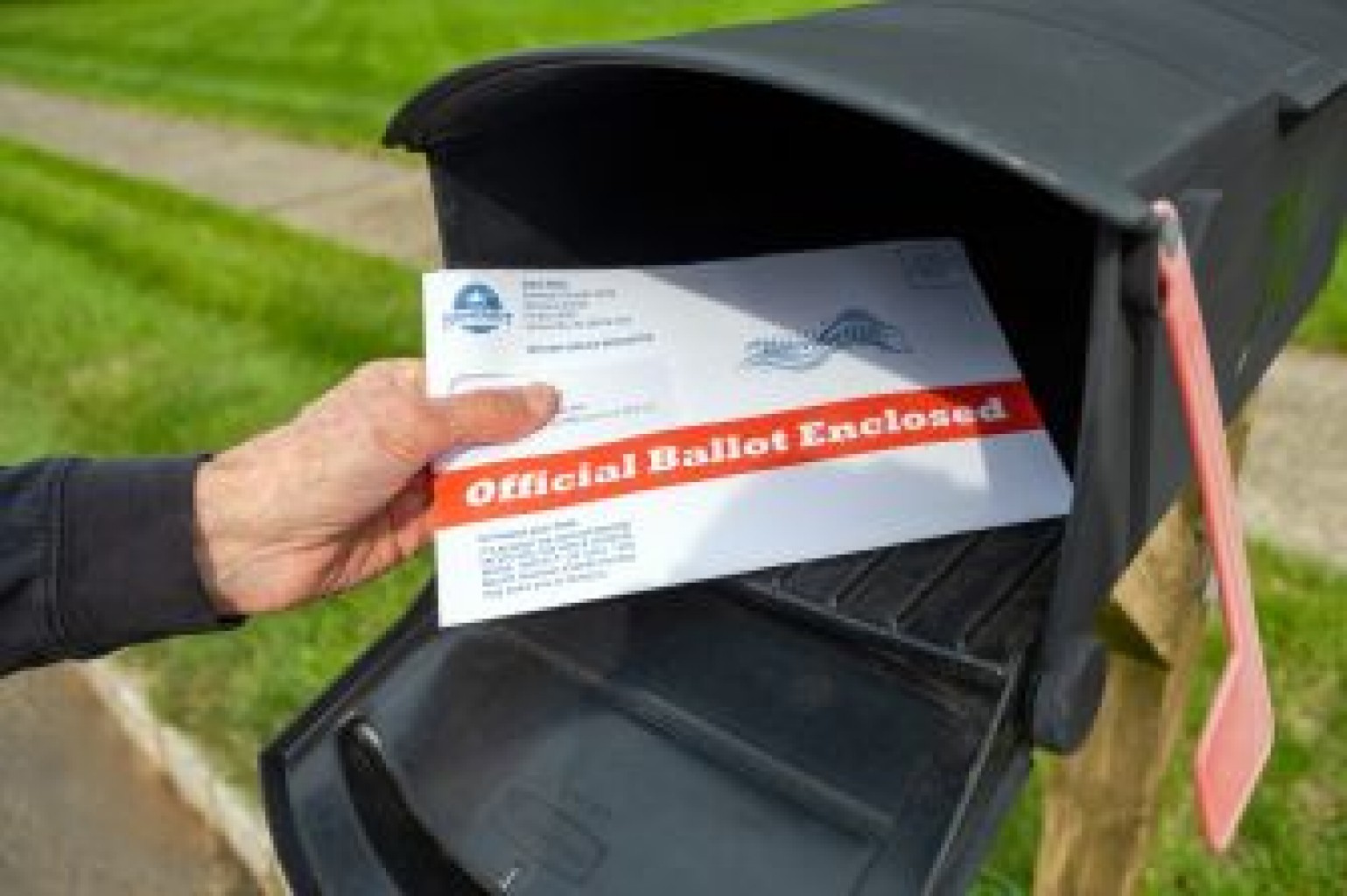 Corte Suprema bloquea nuevas reglas sobre el voto por correo