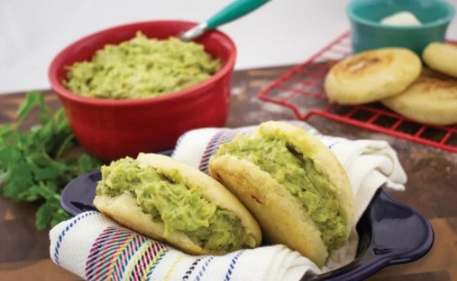 Receta de la Semana: Arepas de Pollo y Aguacate